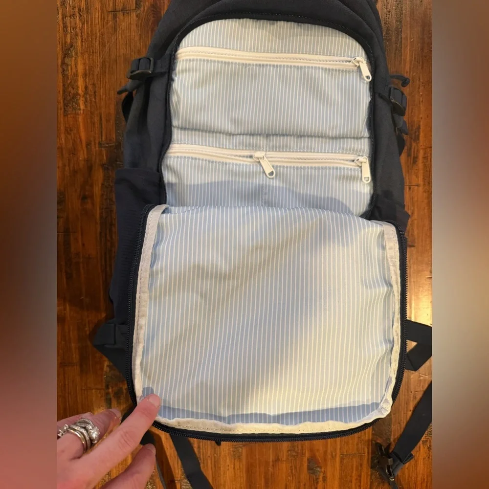 Like New Tracksmith Navy Running Gear Backpack Bag Diagonal Cream Stripe 18L